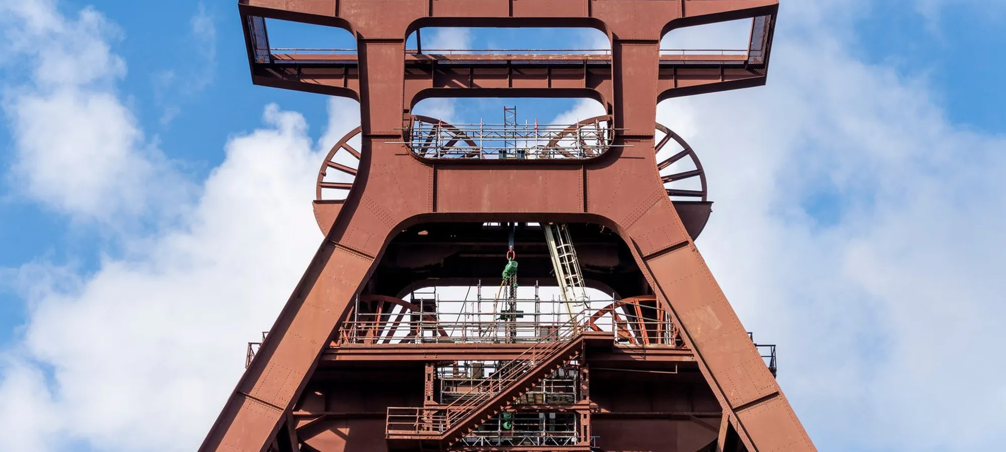 Fördergerüst der Zeche Zollverein in Essen als Wahrzeichen des Ruhrgebiets